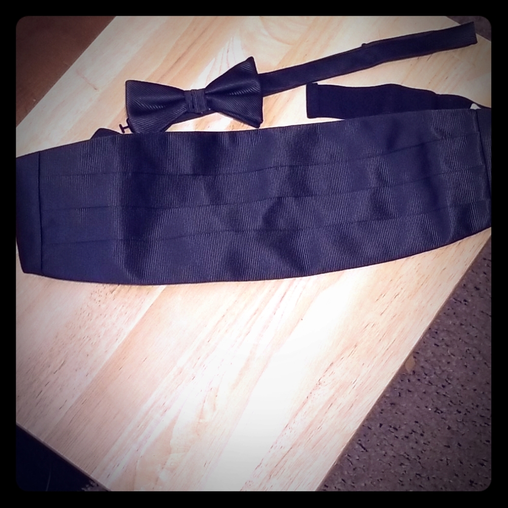 Calvin Klein black bow tie and cummebund set